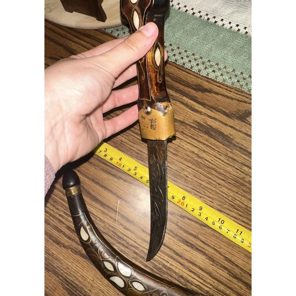 Beautiful vintage traditional Middle Eastern curved dagger (Jambiya or Khan-jar)
